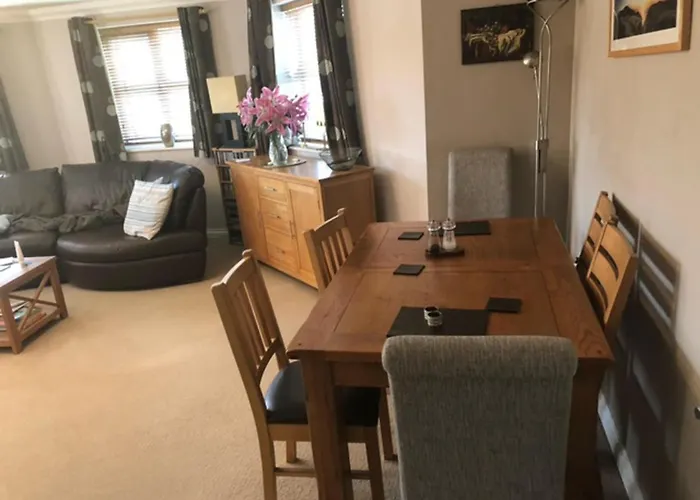 Captivating Apartment In Copthorne Near Gatwick