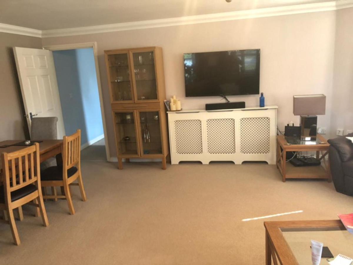 Captivating In Copthorne Near Gatwick