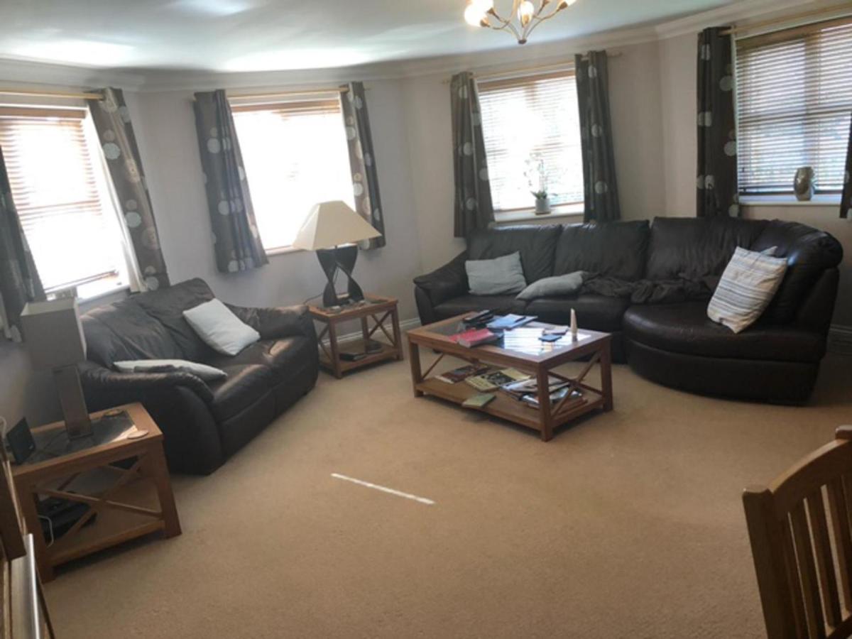 Apartment Captivating In Copthorne Near Gatwick