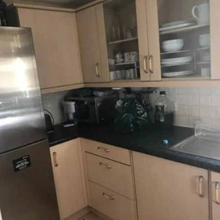 Captivating Apartment In Copthorne Near Gatwick Exterior photo