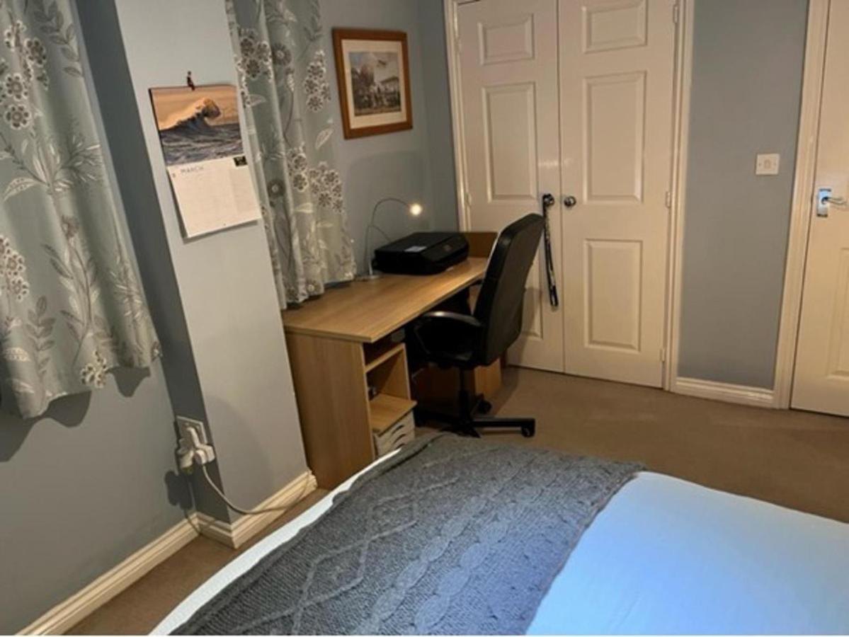 Captivating In Copthorne Near Gatwick *
